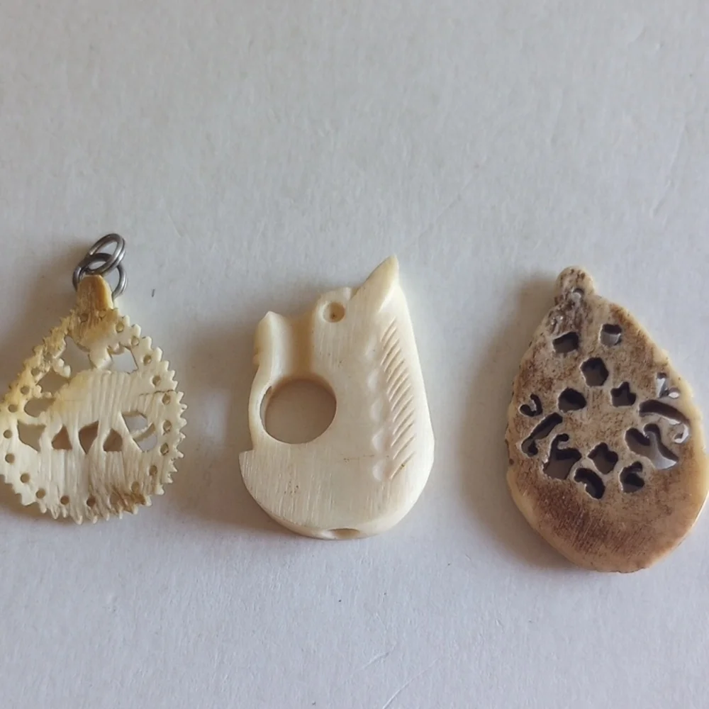 VINTAGE CARVED BONE PENDANTS LOT HORSE BUTTERFLY ELEPHANT